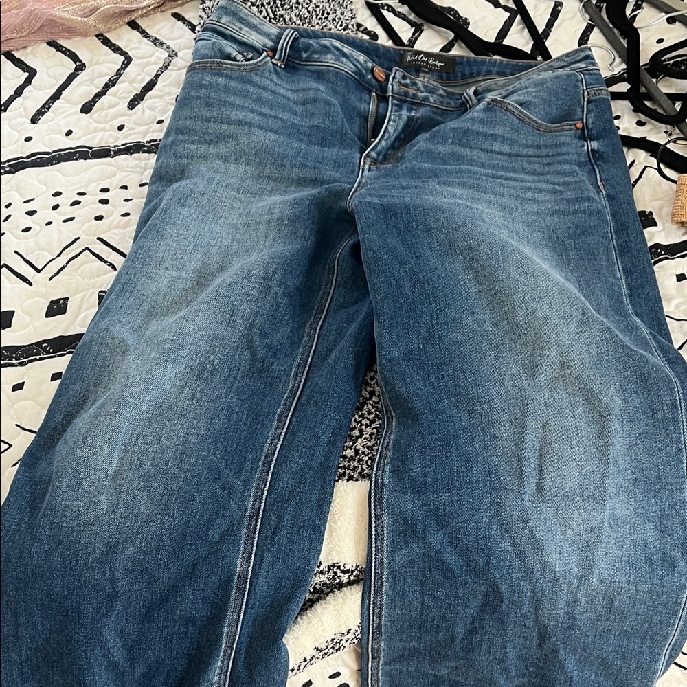 Straight-Leg Women's Denim Jeans in Medium Blue